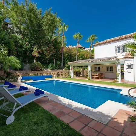 Villa Vacation I Faldo, Golf Valley, Private Pool, 24h Security, 10 Min From The Marina Marbella